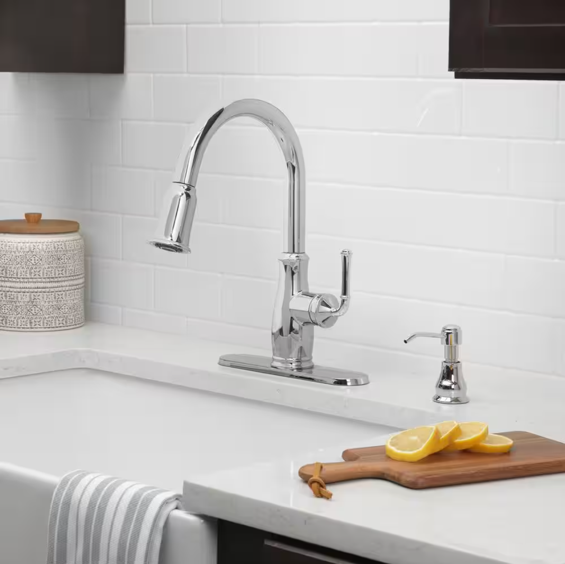 Glacier Bay Kagan Chrome 15 in. H Pull Down Sprayer Kitchen Faucet with 360° Swivel Spout