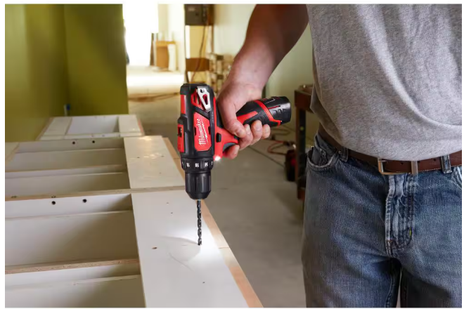Milwaukee M12 12V Lithium-Ion Cordless Drill Driver/Impact Driver Combo Kit with Two 1.5Ah Batteries, Charger and Bag (2-Tool)