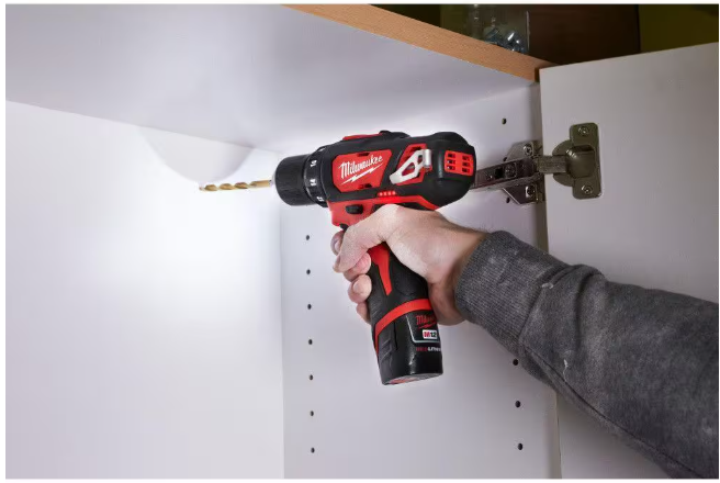 Milwaukee M12 12V Lithium-Ion Cordless Drill Driver/Impact Driver Combo Kit with Two 1.5Ah Batteries, Charger and Bag (2-Tool)