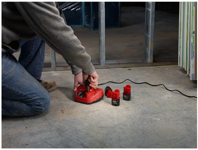 Milwaukee M12 12-Volt Lithium-Ion XC Battery Pack 4.0 Ah and Charger Starter Kit