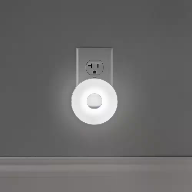 RGBW Color Changing Plug-In LED White Night Light with Remote Control