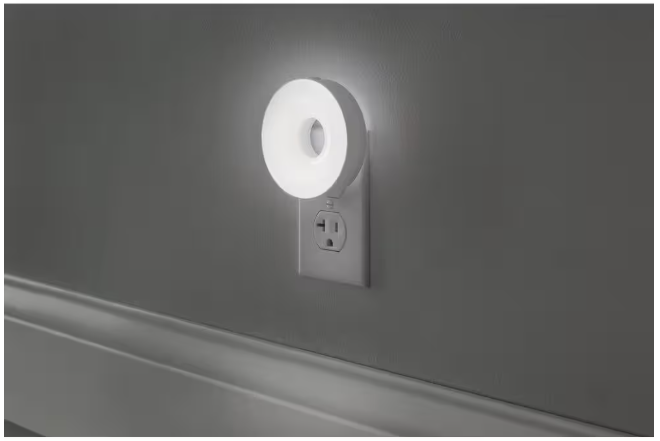 RGBW Color Changing Plug-In LED White Night Light with Remote Control