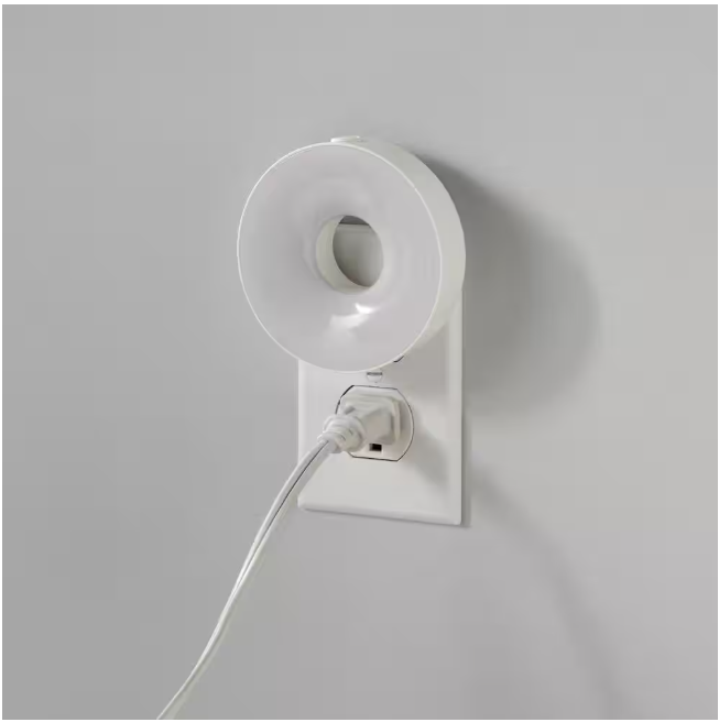 RGBW Color Changing Plug-In LED White Night Light with Remote Control
