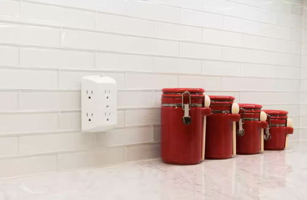 GENERAL ELECTRIC 6-Outlet Wall Adapter Reset Button Wide Spaced Outlets 56575