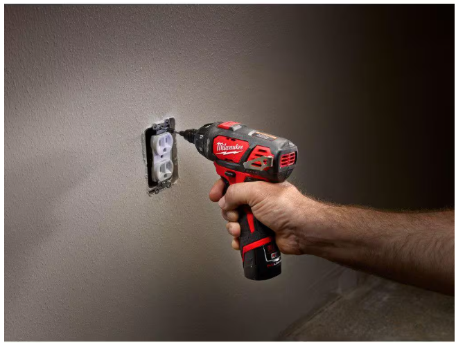 Milwaukee M12 12V Lithium-Ion Cordless 1/4 in. Hex Screwdriver Kit with Two 1.5Ah Batteries, Charger and Tool Bag