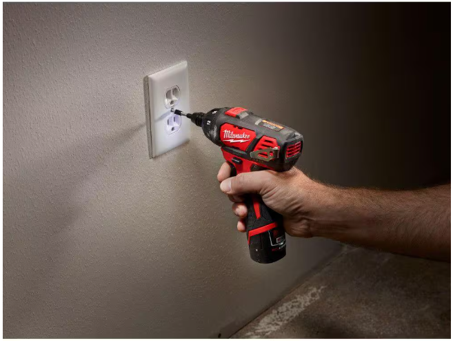 Milwaukee M12 12V Lithium-Ion Cordless 1/4 in. Hex Screwdriver Kit with Two 1.5Ah Batteries, Charger and Tool Bag