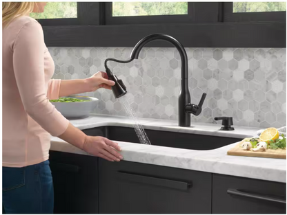 Delta Marca Single-Handle Pull-Down Sprayer Kitchen Faucet with ShieldSpray Technology in Matte Black