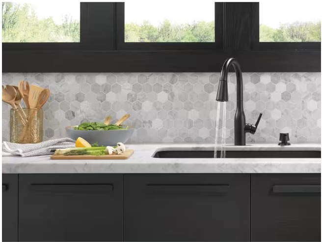 Delta Marca Single-Handle Pull-Down Sprayer Kitchen Faucet with ShieldSpray Technology in Matte Black