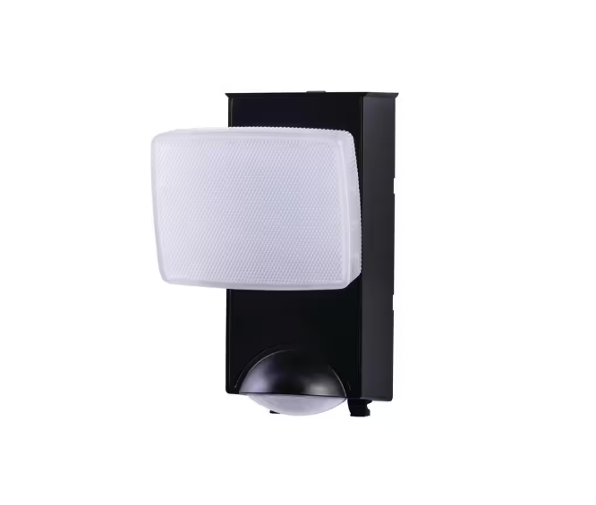 Defiant 180° Black Motion Sensor Battery Powered Outdoor 1-Head Dusk to Dawn LED Security Flood Light 500 Lumens