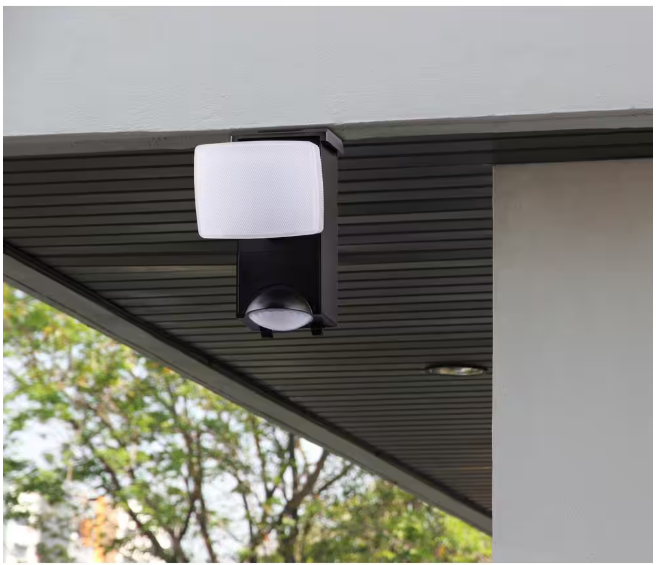 Defiant 180° Black Motion Sensor Battery Powered Outdoor 1-Head Dusk to Dawn LED Security Flood Light 500 Lumens