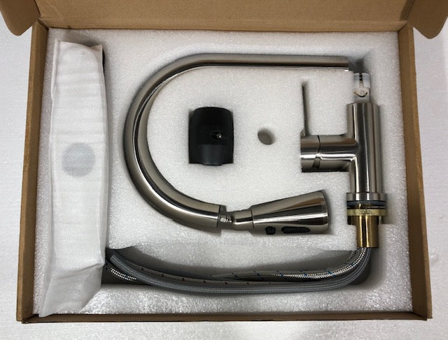 ELLO&ALLO Single-Handle Pull-Out Sprayer Kitchen Faucet with Deck Plate in Brushed Nickel